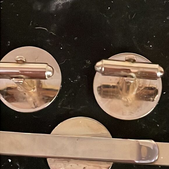 Vintage MCM 1960s matching polished silver tone monogrammed tie clip cuff links - Picture 7 of 9